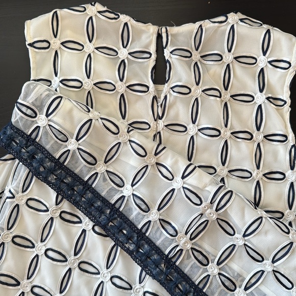 Sleeveless Geometric Pattern Dress - White and Navy - Picture 4 of 4